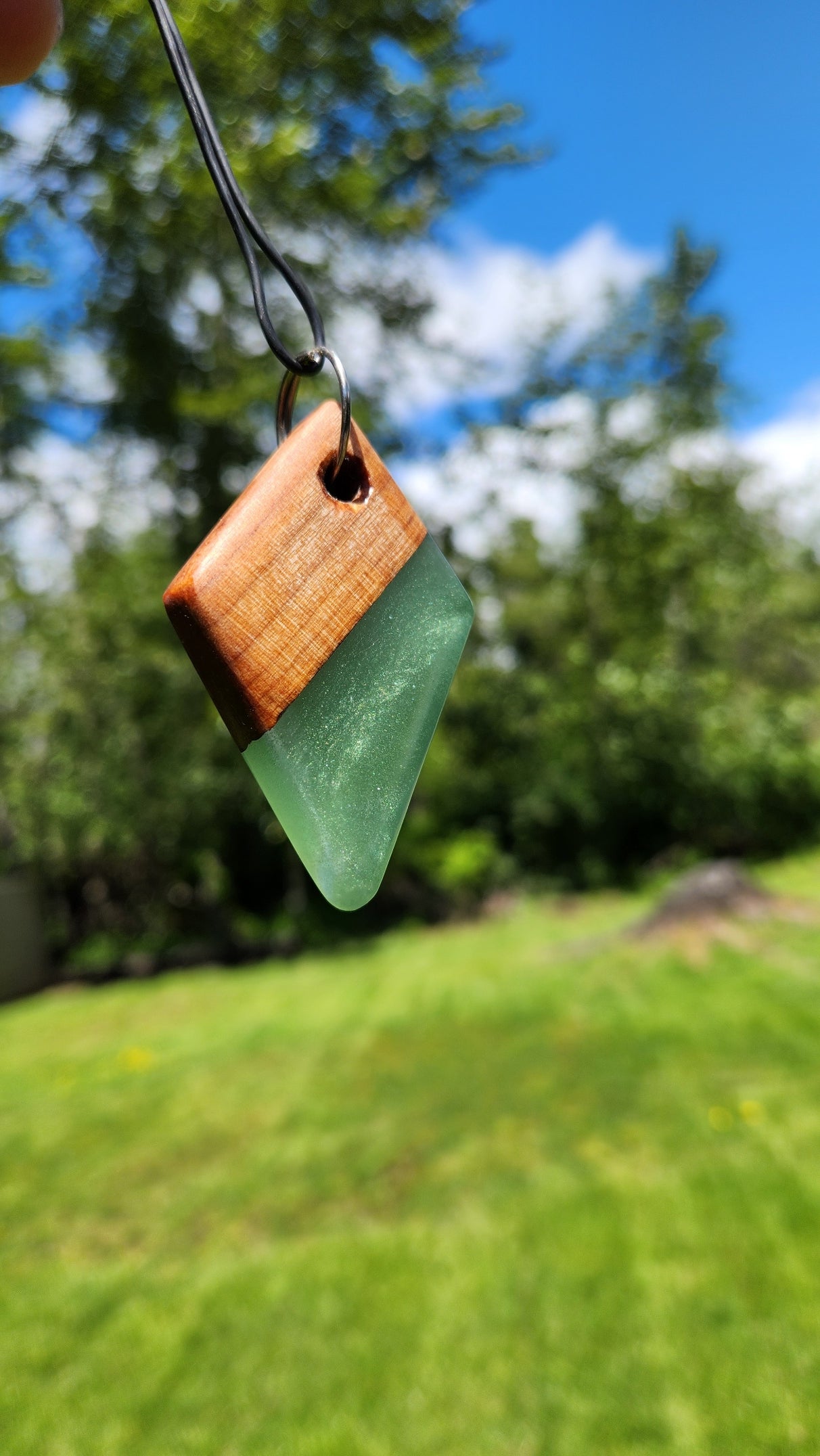 No.35 live edge maple and resin keychain