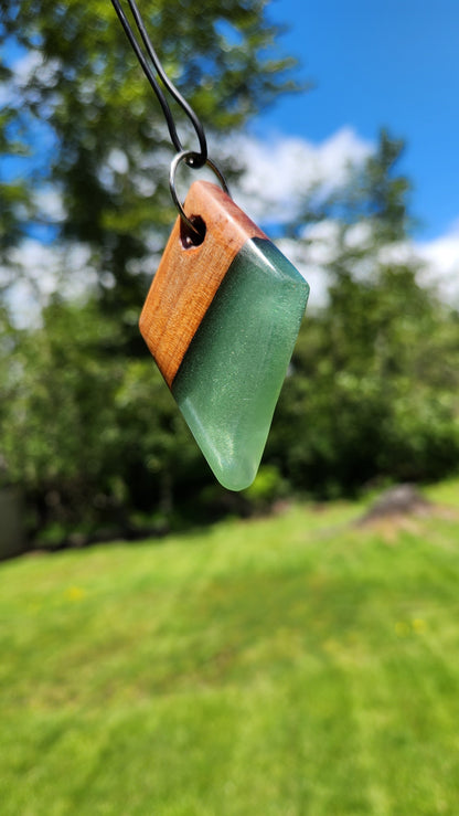 No.35 live edge maple and resin keychain