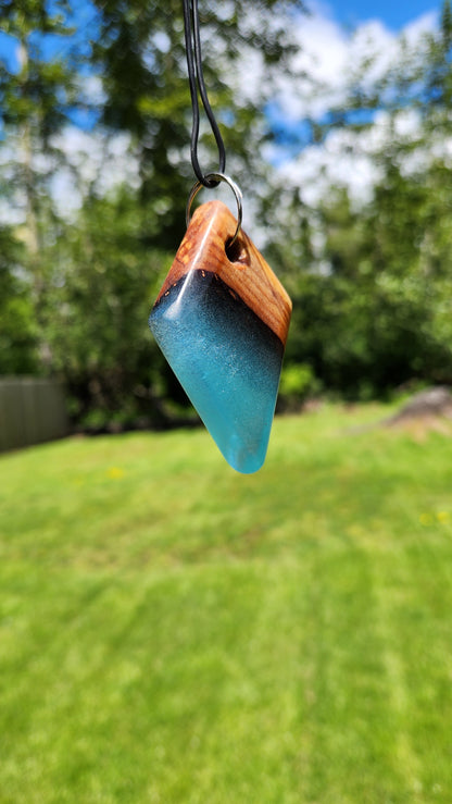 No.35 live edge maple and resin keychain